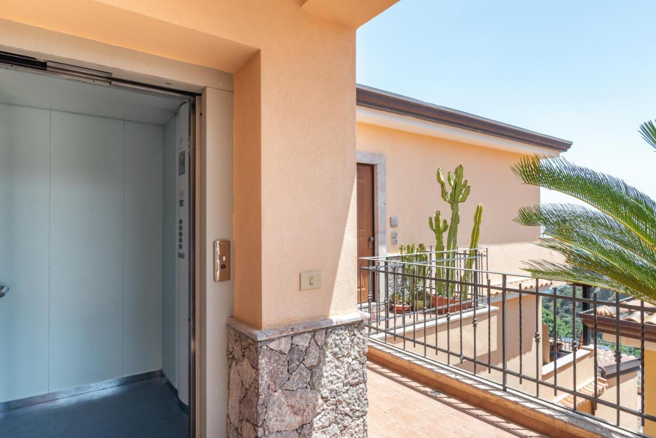 Taormina Panoramic Apartment With Parking Exterior photo